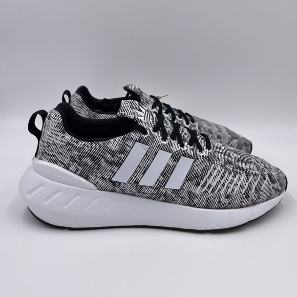 adidas Swift Run 22 Black / White Womens Shoes - Picture 1 of 8